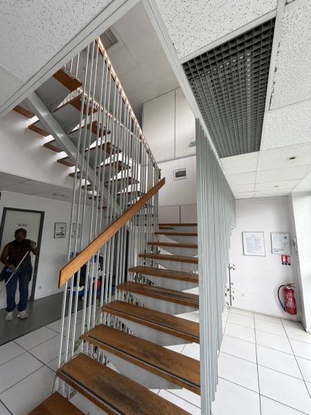 Acheter un immeuble de bureaux indépendant de 1 100 m² au sud-ouest de Toulouse proche métro en haute Garonne