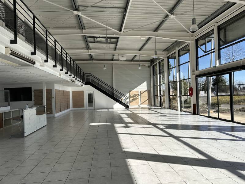 Pamiers local commercial 2000 m